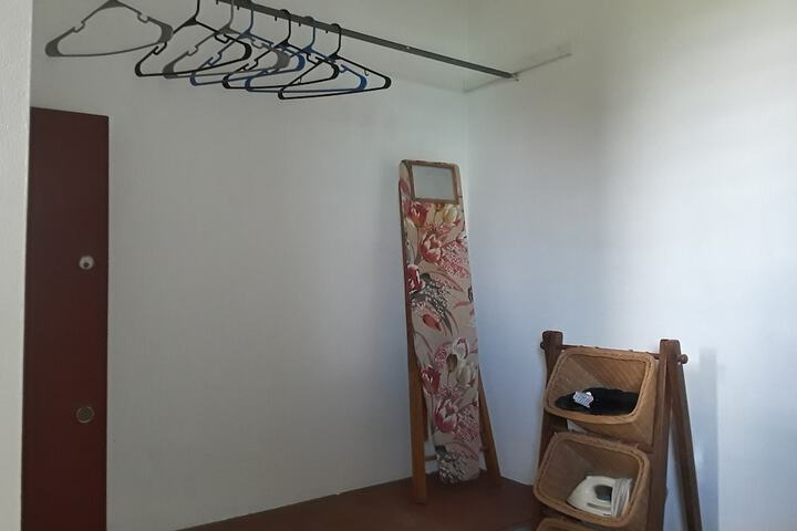 Room 6 of 9