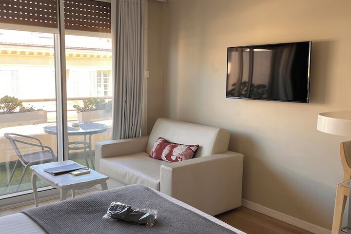 Room 44 of 77