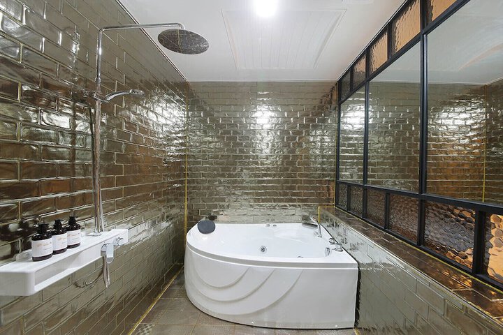 Room 42 of 44