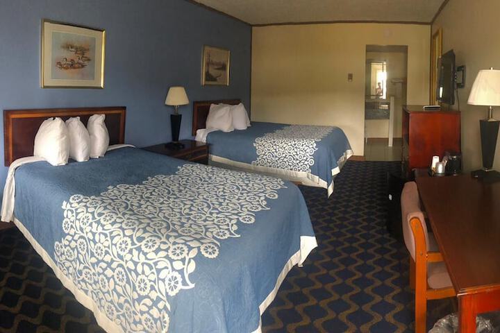 2 Double Beds (5 of 8)