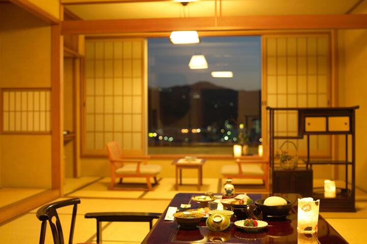 Room 7 of 65