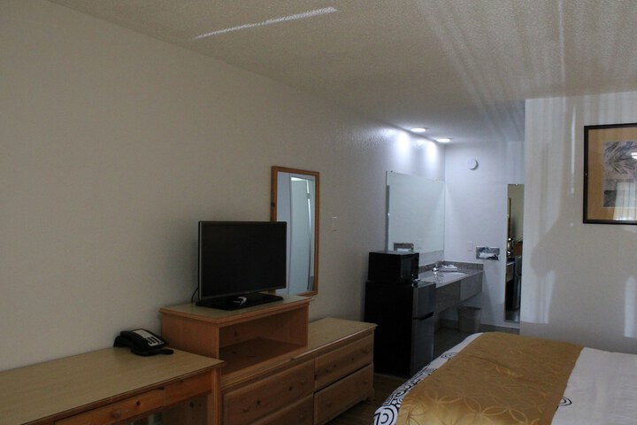 Room 4 of 17