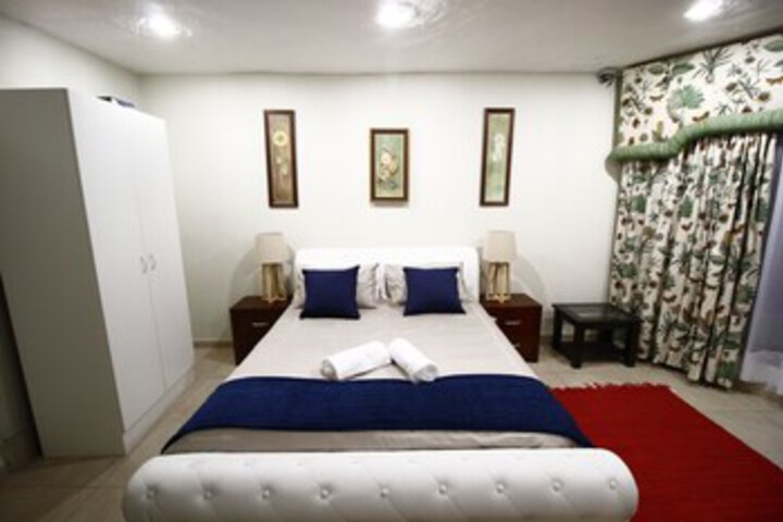 Room 25 of 27