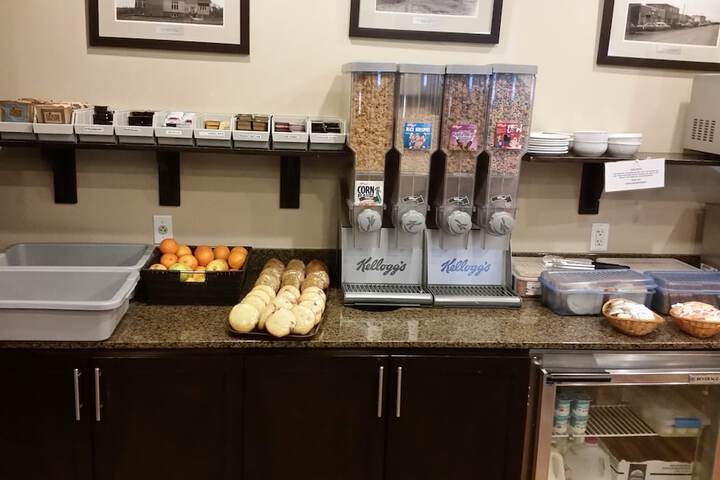 Breakfast/Coffee Service 32 of 42