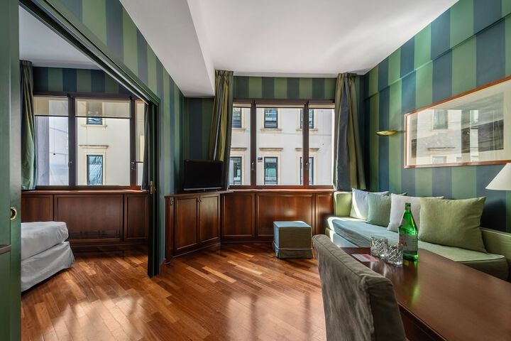 Room 32 of 72