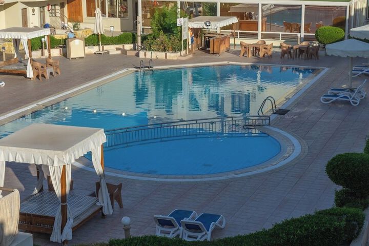 Hotel with Pool