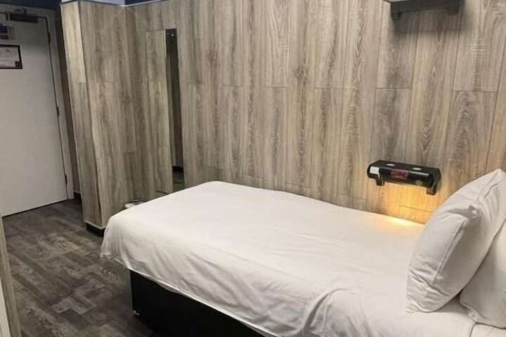 Room 35 of 46