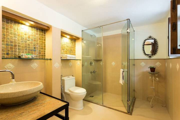 Room 16 of 25