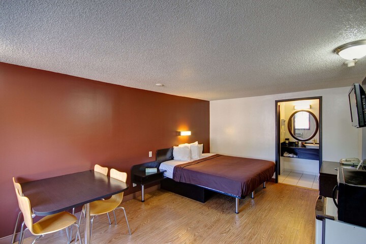 1 King Bed (11 of 13)