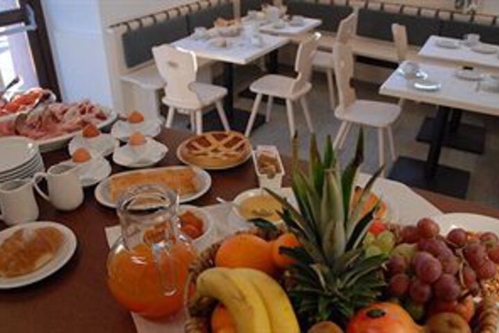 Breakfast/Coffee Service 4 of 31