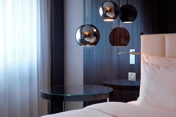 Room 16 of 171