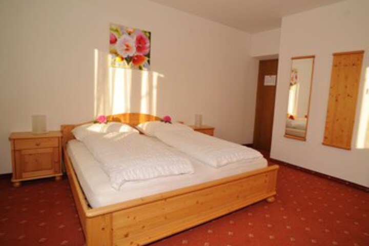 Room 8 of 17
