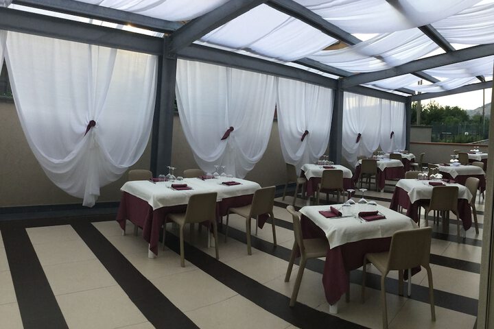 Dining 149 of 196