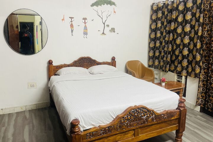 Room 4 of 13