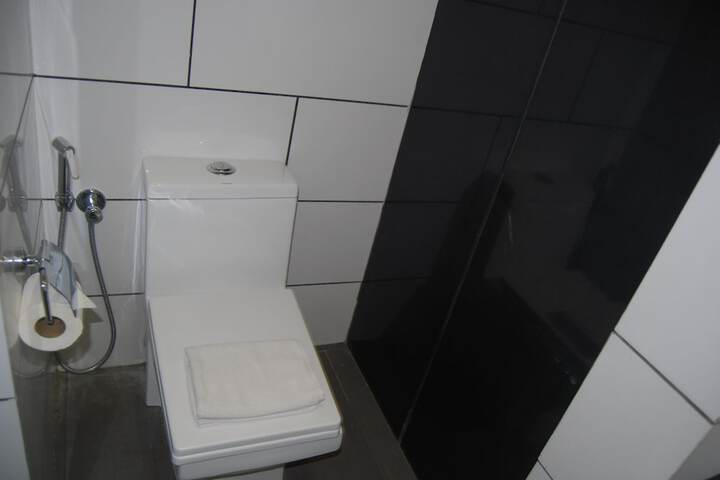 Room 9 of 32
