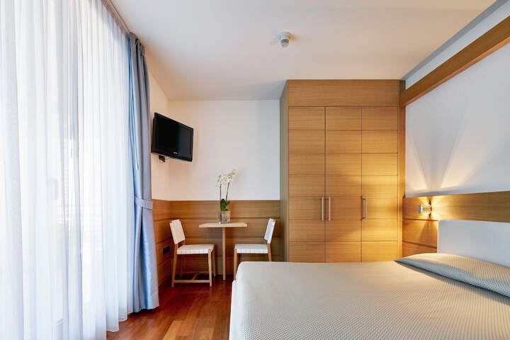 Room 4 of 46