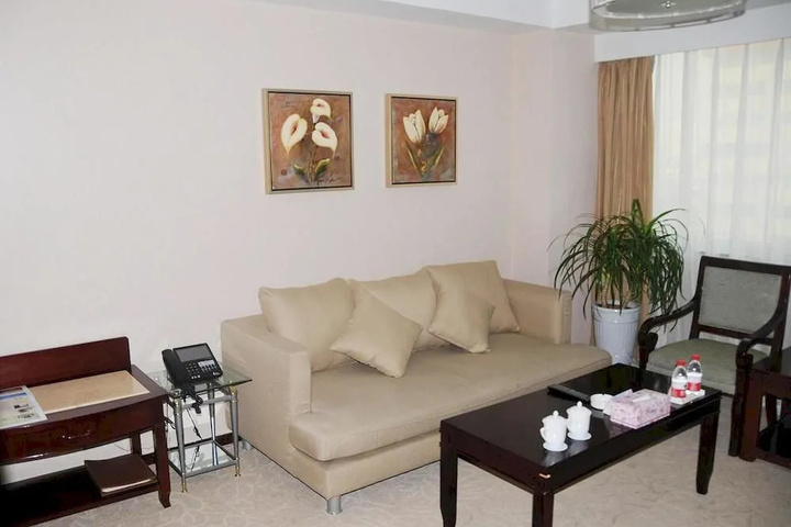 Room 4 of 14