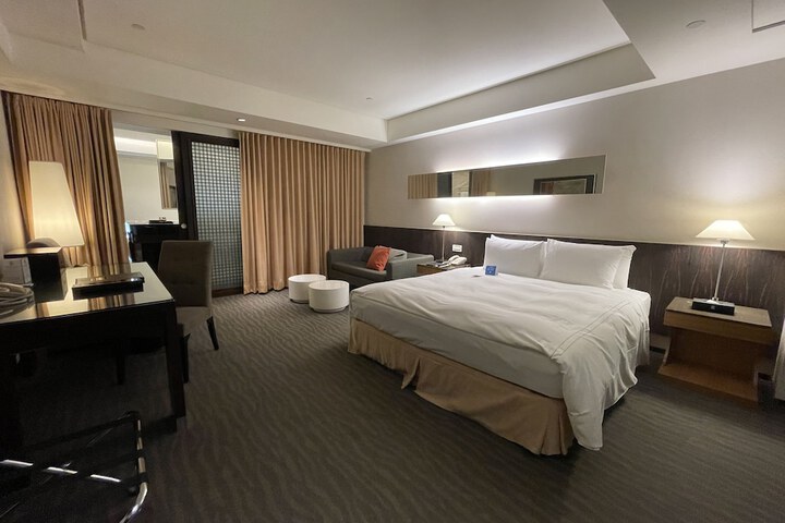 Room 10 of 137