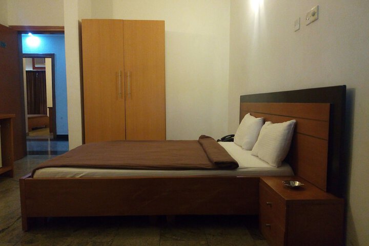 Room 10 of 44