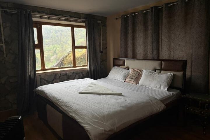 Room 13 of 25