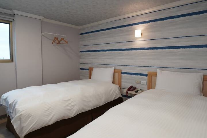 Room 32 of 73