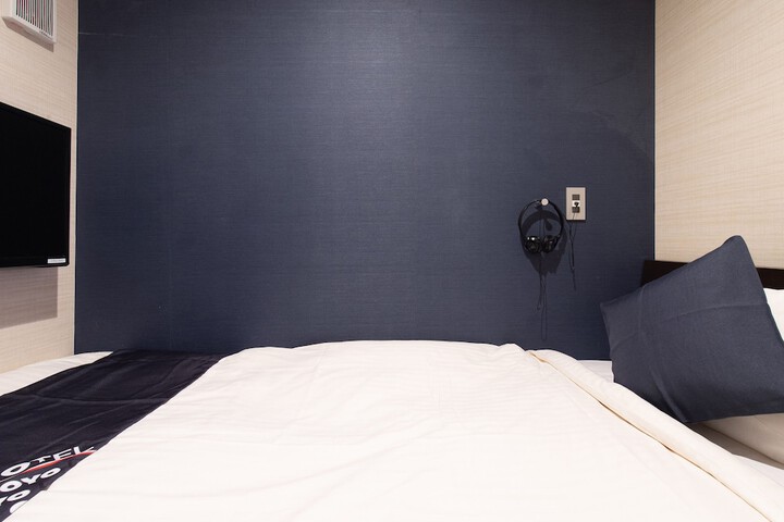 Room 3 of 63