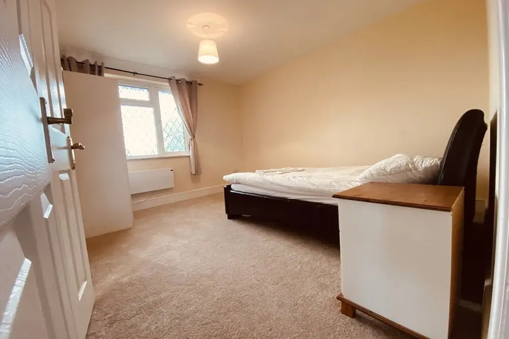 Room 5 of 16
