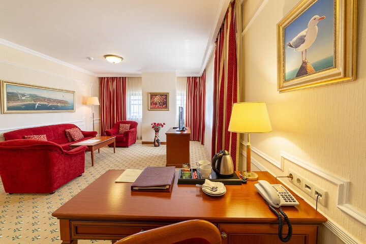 Room 17 of 40