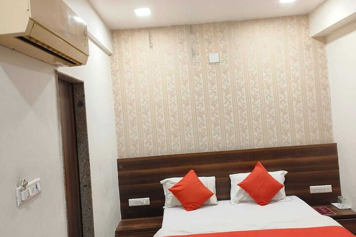 Room 9 of 14