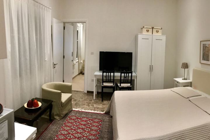 Room 10 of 104