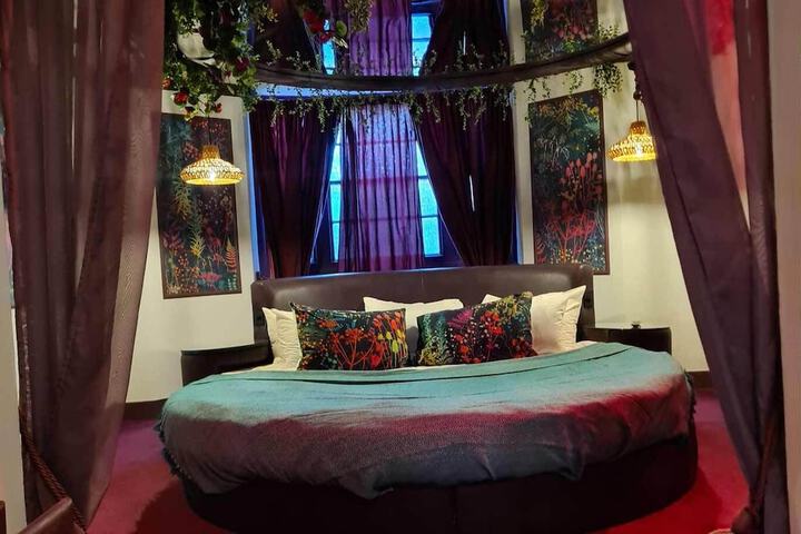 Room 79 of 272