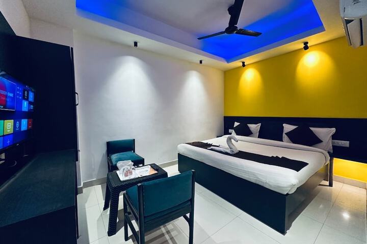 Room 13 of 82