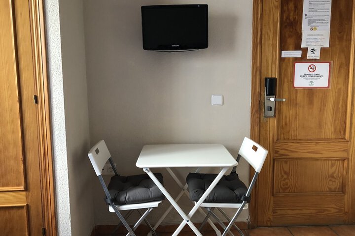 Room 9 of 103