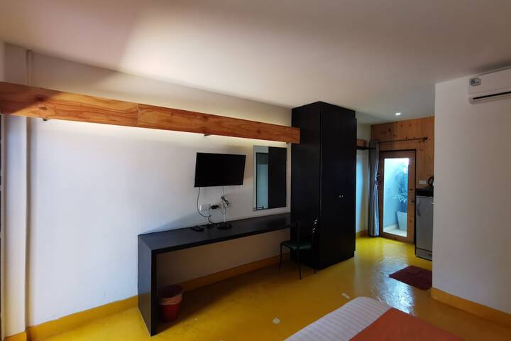 Room 8 of 82