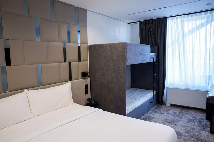 Room 6 of 18