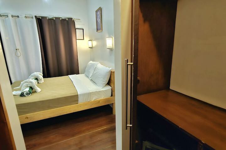 Room 43 of 165