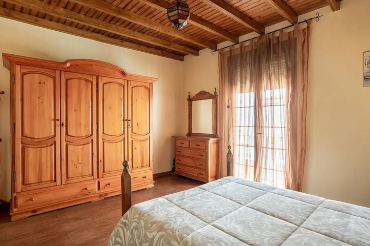 Room 2 of 16