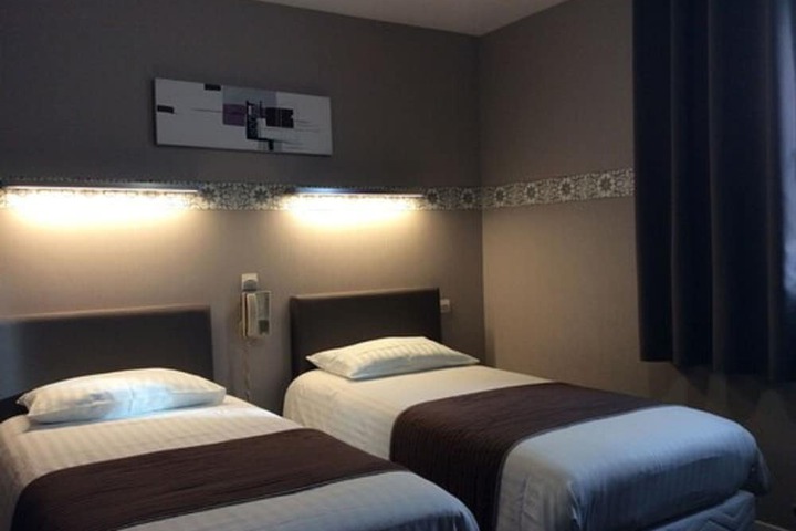 Room 2 of 42