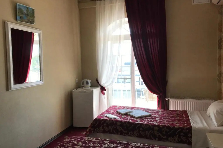 Room 2 of 10