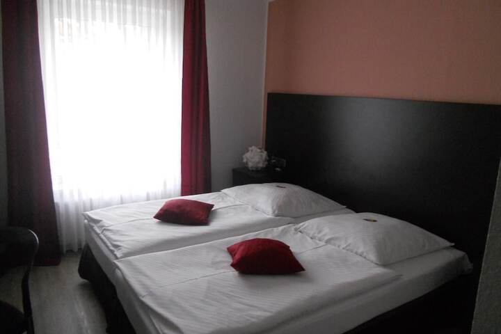 Room 18 of 48