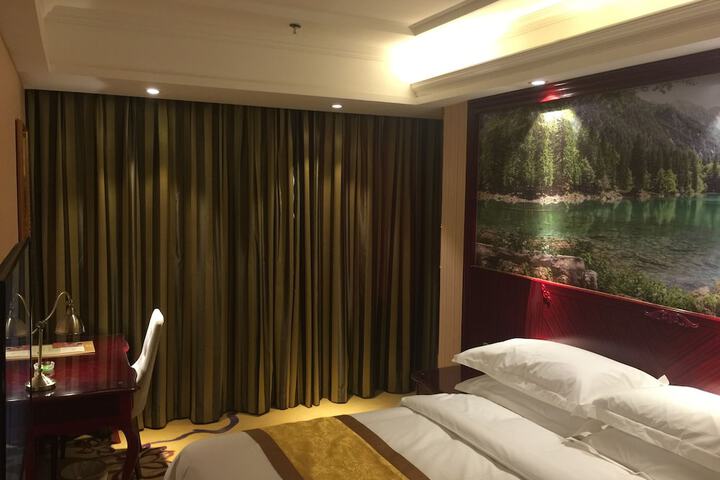 Room 8 of 17