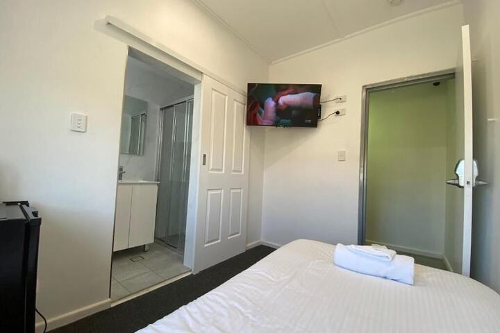 Room 3 of 16