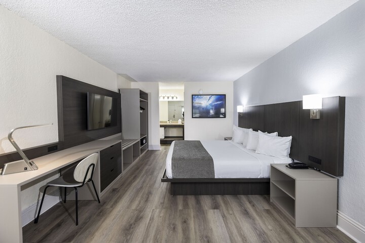 Room 13 of 116