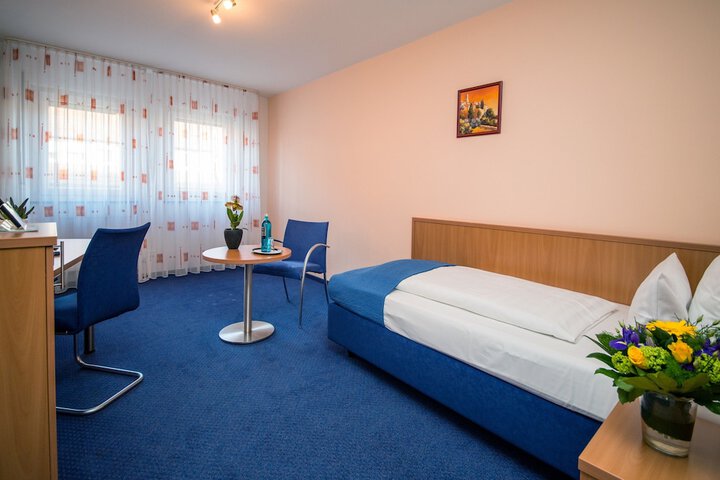 Room 19 of 175