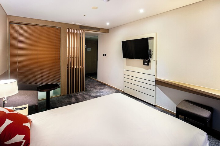 Room 34 of 122