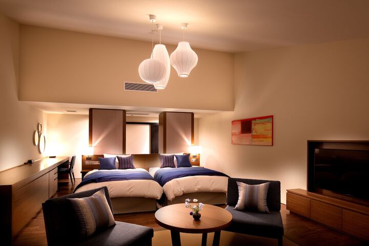 Room 8 of 32