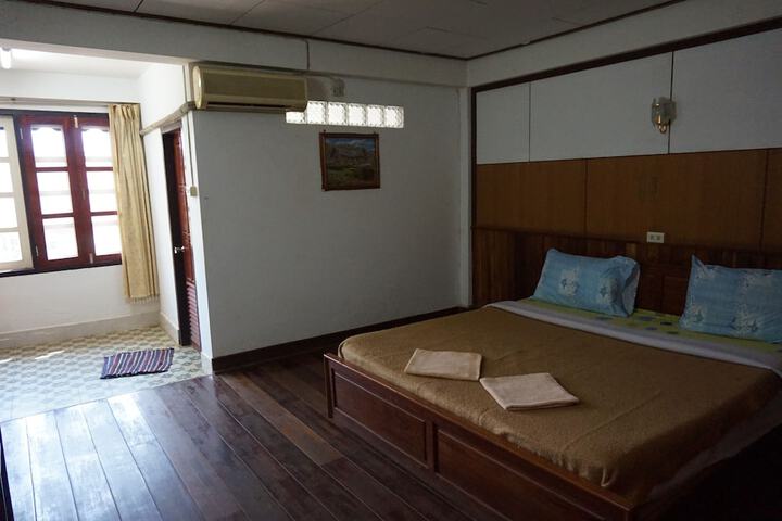 Room 12 of 20