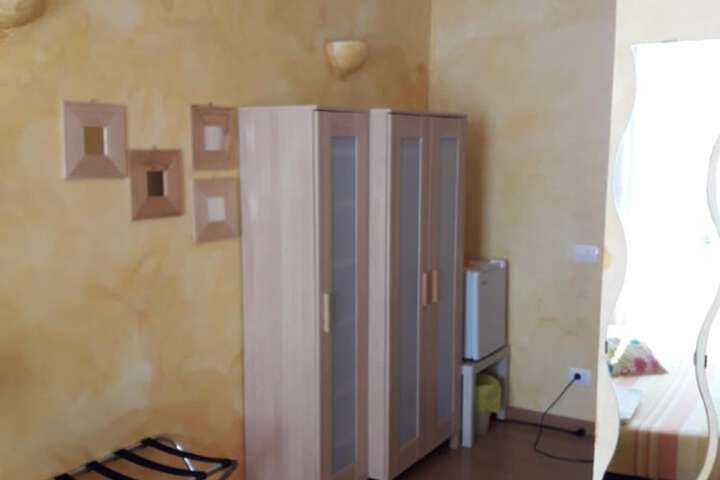 Room 10 of 34