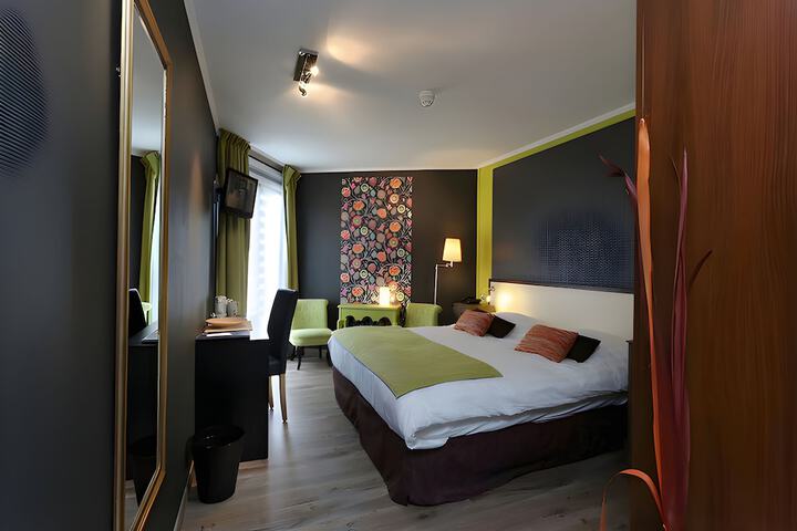 Room 16 of 42