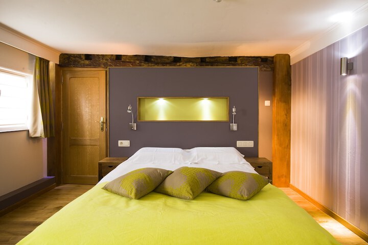 Room 8 of 31